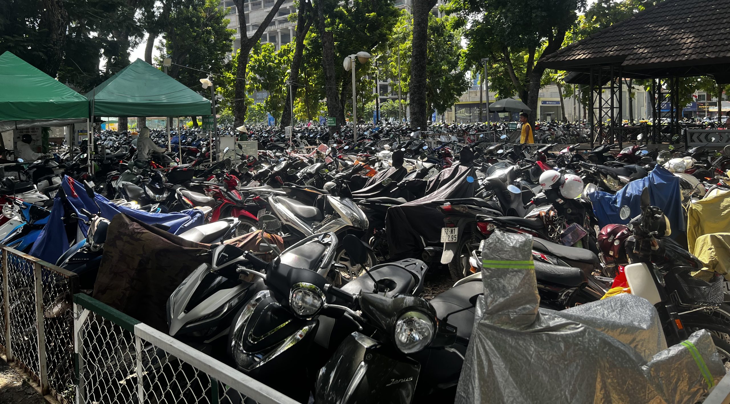 motorbike parking H Chi Mihn