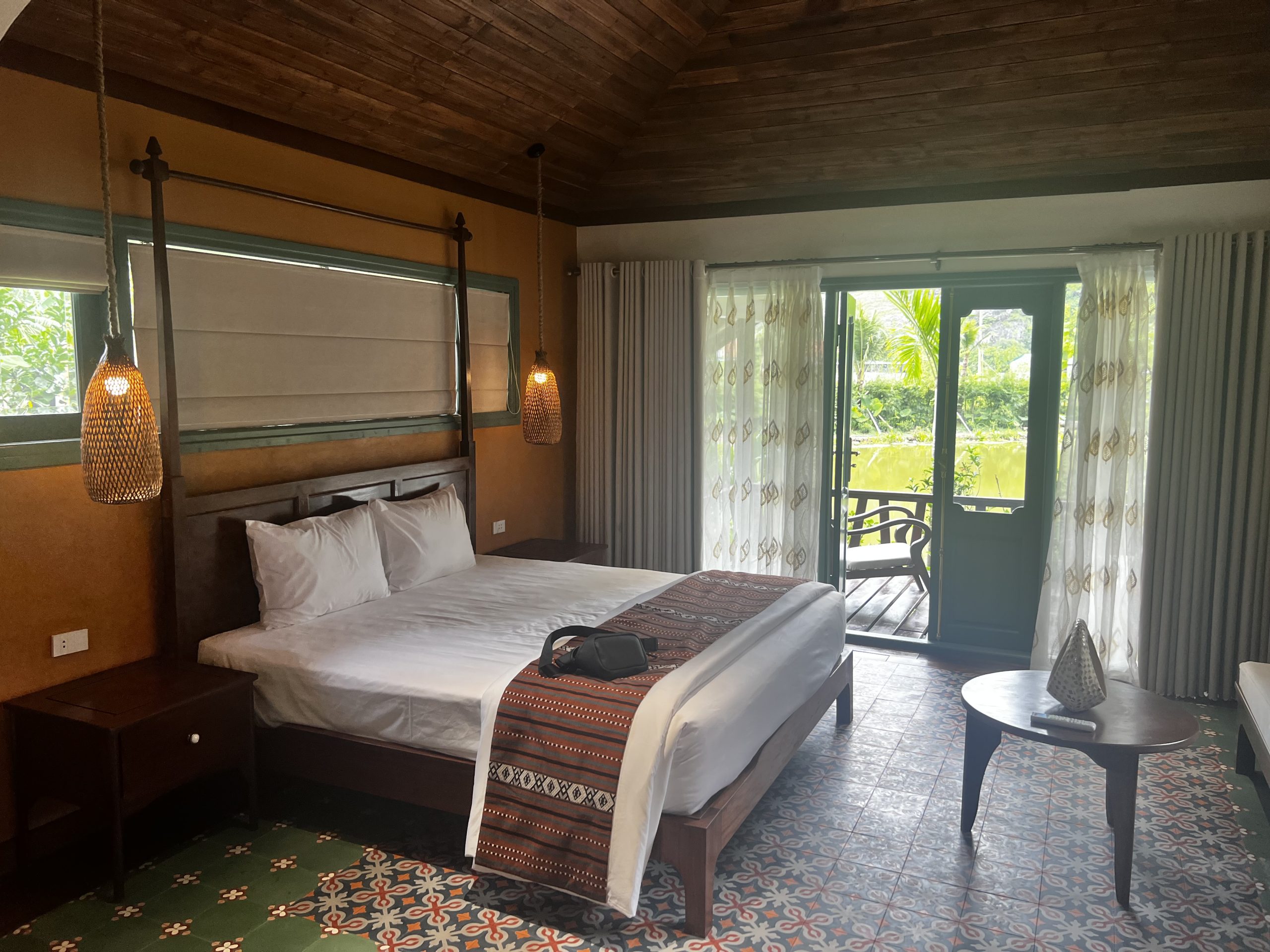 Nihn Bihn resort hotel